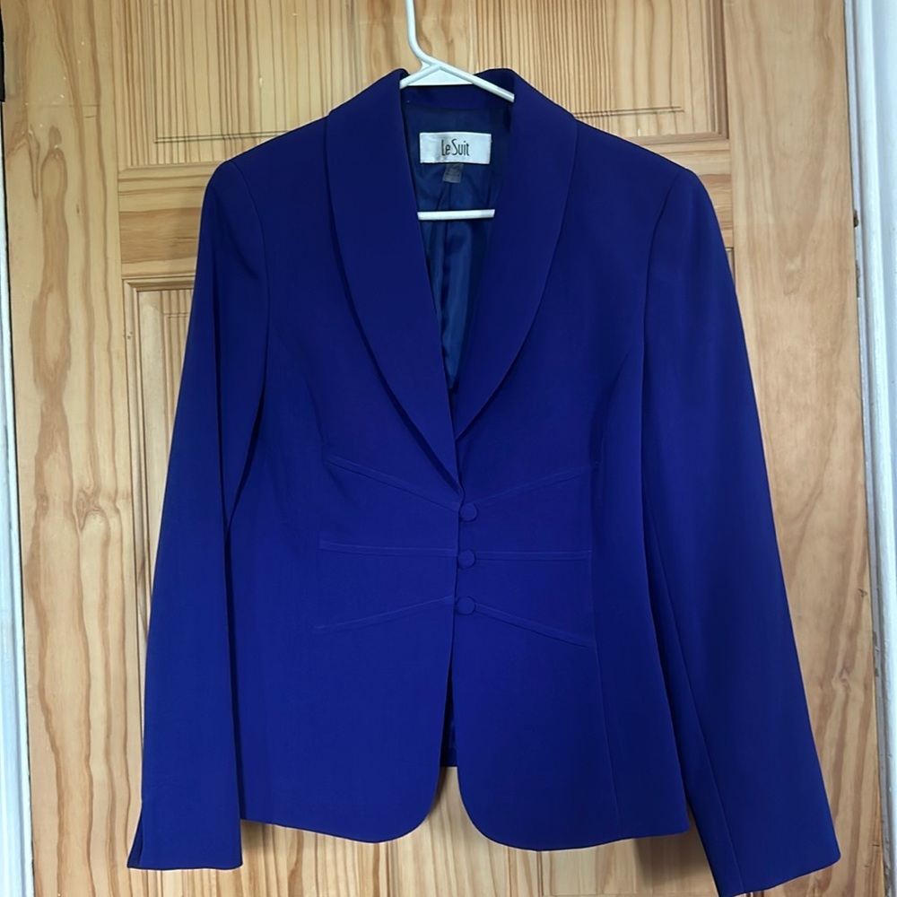 Le Suit purple women's work suit. Jacket and skirt.